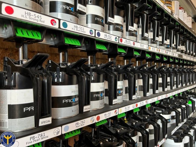 Волинянин отримав мікрогрант на обладнання для підбору автофарб