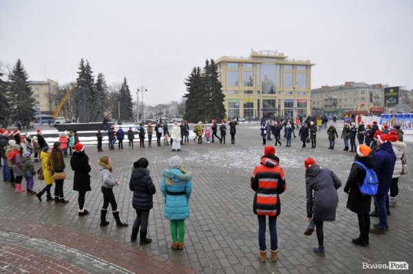 Луцьком пройшов парад помічників Святого Миколая
