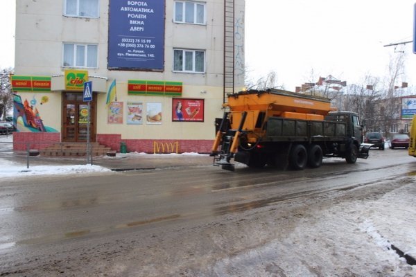 У Луцькій мерії показали, як боряться з ожеледицею