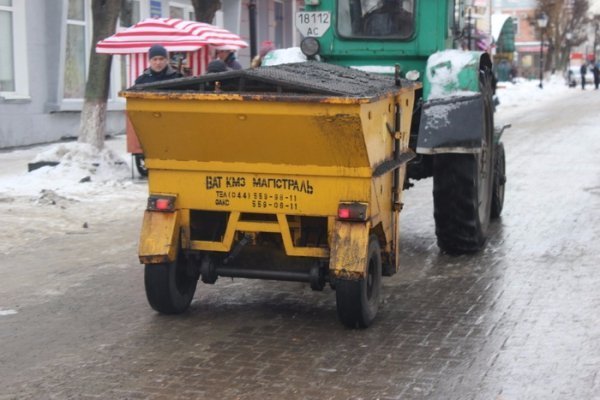 У Луцькій мерії показали, як боряться з ожеледицею