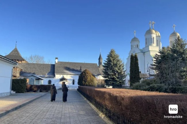 «Немає зв’язку з Медведчуками, але за них молюся»: як живе Зимненський монастир УПЦ (МП) на Волині 