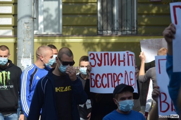 У Луцьку пікетувальники перекрили рух транспорту. ФОТО