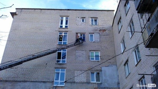 Переполох у луцькому гуртожитку: дим налякав сусідів. ФОТО