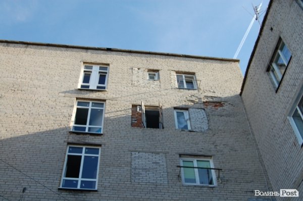 Переполох у луцькому гуртожитку: дим налякав сусідів. ФОТО