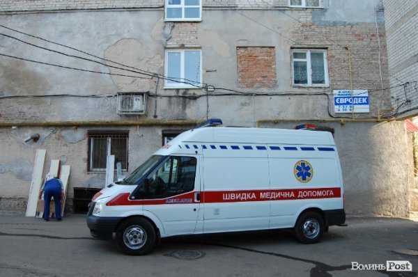 Переполох у луцькому гуртожитку: дим налякав сусідів. ФОТО