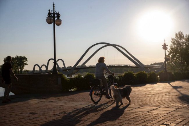 Метал вивозили під обстрілами - ЗМІ зібрали маловідомі факти про відкритий Кличком міст «Хвилі Азову»