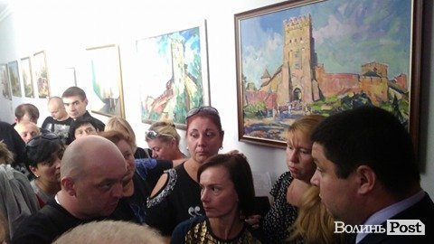 Як люди з Старого ринку «штурмували» Луцькраду. ФОТО. ВІДЕО