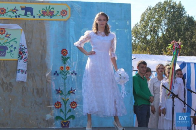 На Волині відбувся показ весільних суконь різних епох. ФОТО