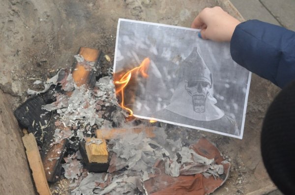 У Луцьку палили символіку СРСР. ФОТО