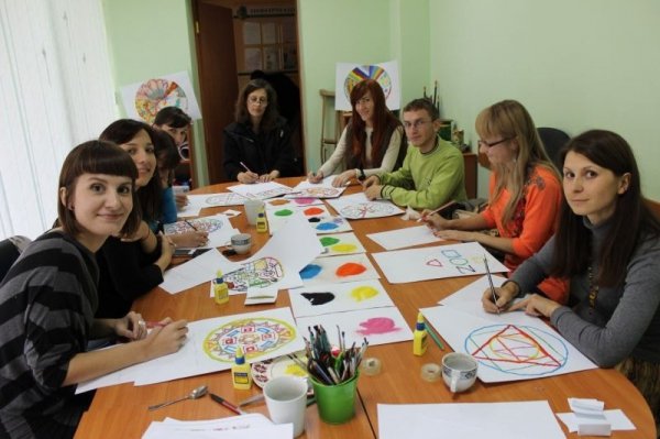 Лучан запрошують зняти стрес на заняттях із арт-терапії