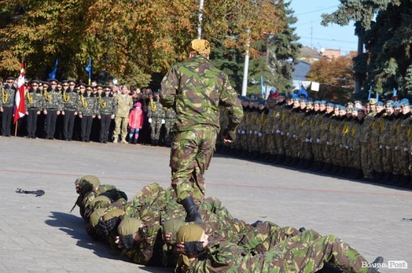 Сотні ліцеїстів склали присягу на головній площі Луцька. ФОТО