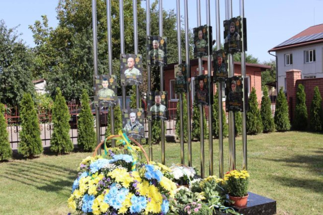 У Боратині відкрили Меморіал пам’яті Героїв