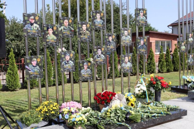 У Боратині відкрили Меморіал пам’яті Героїв