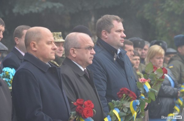 У Луцьку поклали квіти до пам'ятника невідомому солдату. ФОТО. ВІДЕО