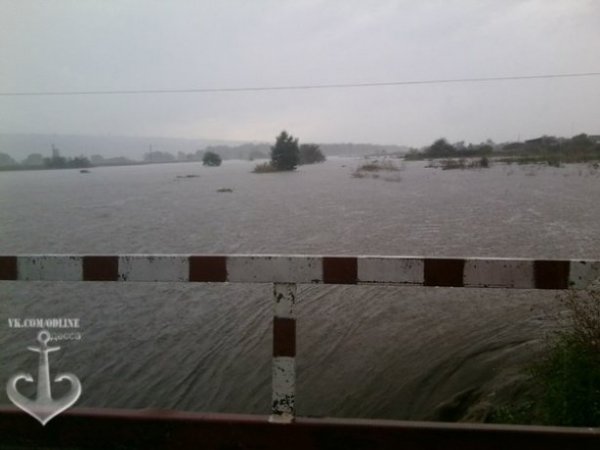Стихія на Одещині: зруйновані дамба, дороги та газопровід. ФОТО