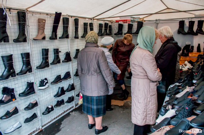 Від білизни до шикарних шуб: у Луцьку – Харківський ярмарок. ФОТО