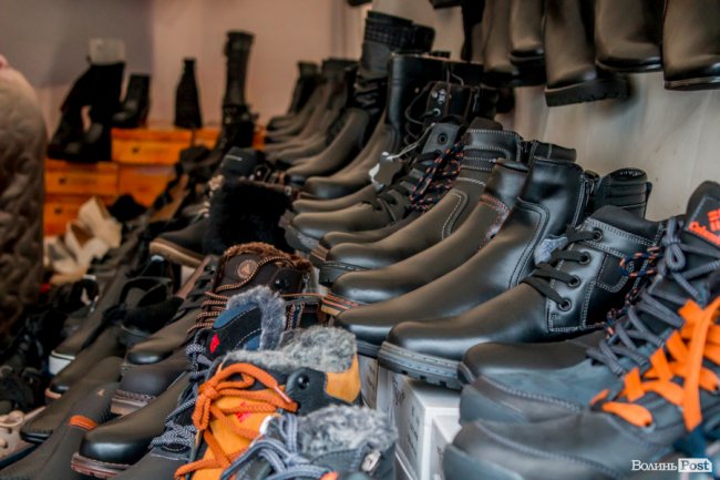 Від білизни до шикарних шуб: у Луцьку – Харківський ярмарок. ФОТО