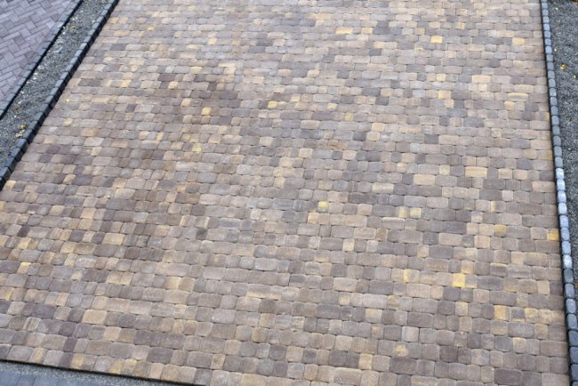Компанія «Le Bruk» продає бруківку за акційною ціною*