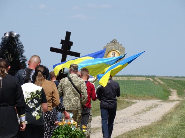 Залишилися двоє малих діток: на Волині попрощалися із Героєм Тарасом Троцем