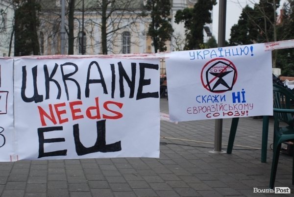 Луцькі революційні плакати. ФОТО