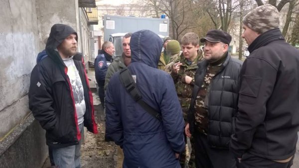 Справа аварії на Дубнівській: слідчий, адвокат і прокурор «п’ють каву» перед судом