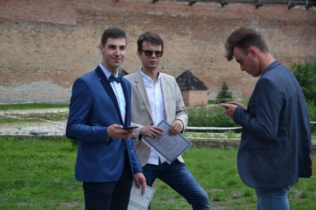 У Луцькому замку для новоспечених філологів та журналістів влаштували випускний