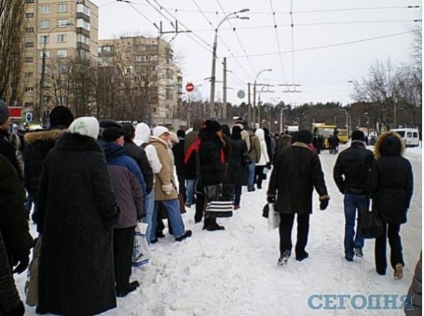 Черги до маршруток в Києві. ФОТО