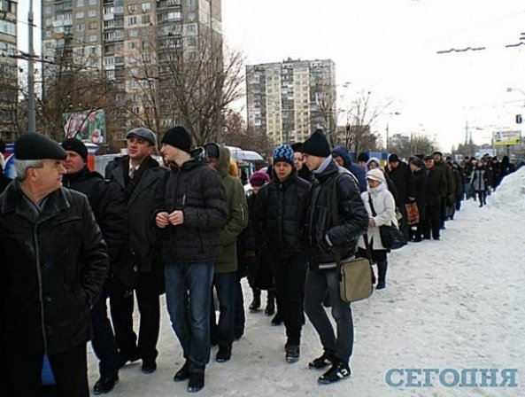 Черги до маршруток в Києві. ФОТО