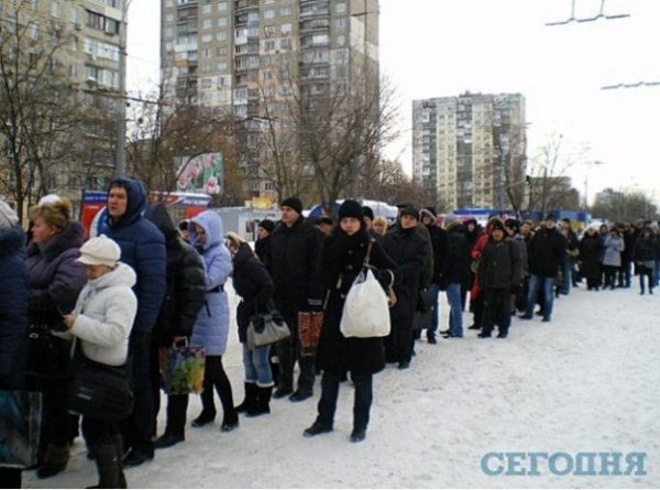 Черги до маршруток в Києві. ФОТО
