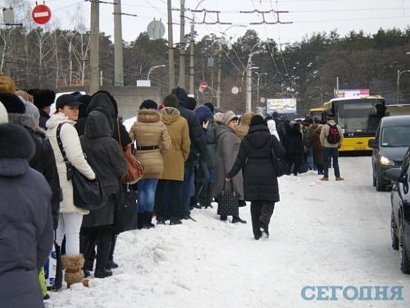 Черги до маршруток в Києві. ФОТО