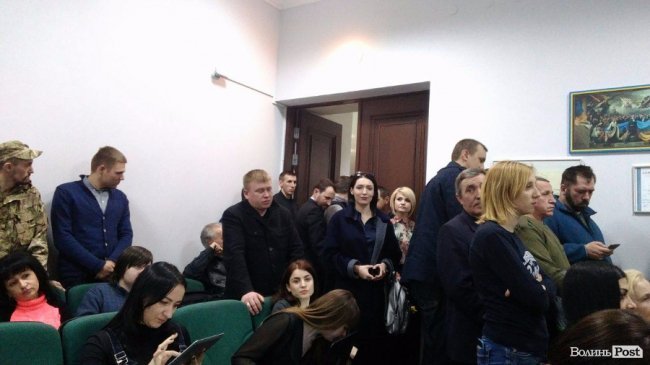 Позачергова сесія Луцької міськради. ЯК ЦЕ БУЛО