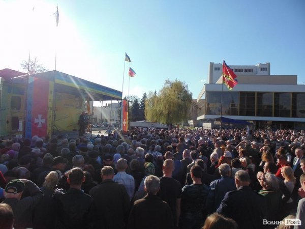 Гриценко розповів лучанам про медалі прокурора, вимоги до Тимошенко і здачу Криму. ФОТО