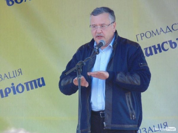 Гриценко розповів лучанам про медалі прокурора, вимоги до Тимошенко і здачу Криму. ФОТО