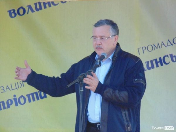 Гриценко розповів лучанам про медалі прокурора, вимоги до Тимошенко і здачу Криму. ФОТО