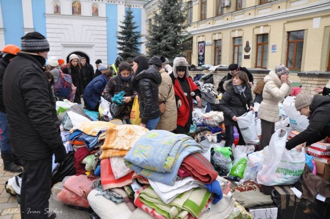 Церква, медики, тіла: священик з Волині показав трагічні кадри з протистояння на Майдані 5-річної давності