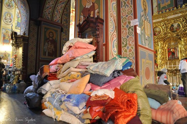 Церква, медики, тіла: священик з Волині показав трагічні кадри з протистояння на Майдані 5-річної давності