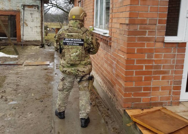 На Волині прикордонники викрили злочинну схему ввезення автівок з єврономерами