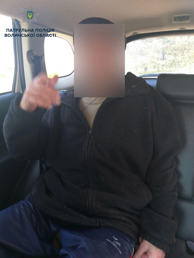 Має проблеми з пам'яттю: волинські патрульні розшукали дідуся, який загубився посеред білого дня