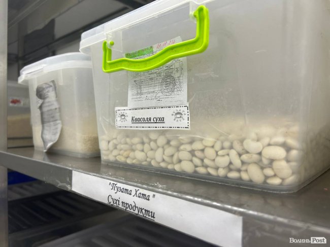 У яких умовах готують і зберігають їжу в «Пузатій хаті»: кухню ресторану показали зсередини. ФОТО