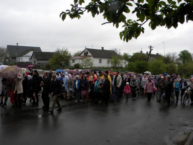 У місті на Волині громади трьох храмів об'єдналися у спільній молитві. ФОТО