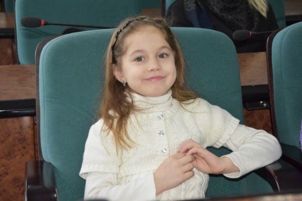 Німці подарували мобільники дітям луцьких Героїв