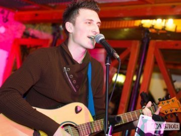 На вечорі пам’яті Скрябіна в Луцьку зібрали гроші на лікування бійця