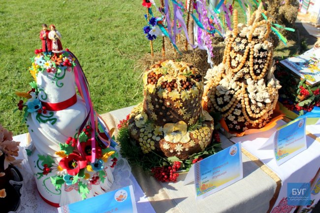 До Володимира привезли короваї з усієї області. ФОТО