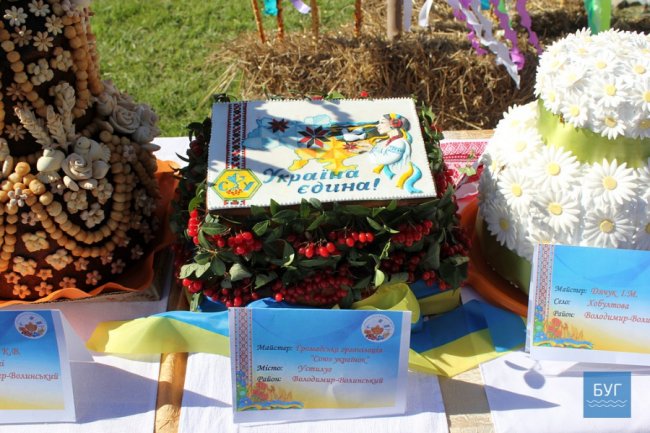 До Володимира привезли короваї з усієї області. ФОТО