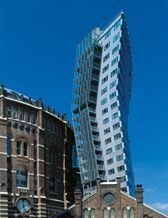 У соцмережах кепкують з новобудови на Андріївському узвозі