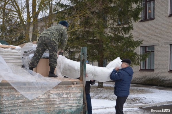 Луцькі волонтери привезли допомогу мобілізованим волинянам. ФОТО