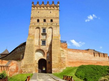 Лучани  просять облаштувати в'їзд  до замку Любарта для людей з інвалідністю