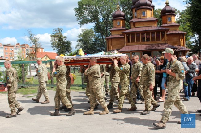 Загиблого на Сході волинянина провели в останню путь. ФОТО