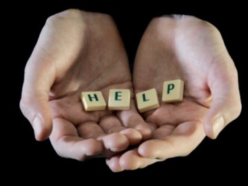 Для двох викладачів волинського вишу терміново збирають кошти на лікування