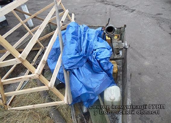 На Волині поліцейські вилучили трактор з реманентом для видобутку бурштину. ФОТО